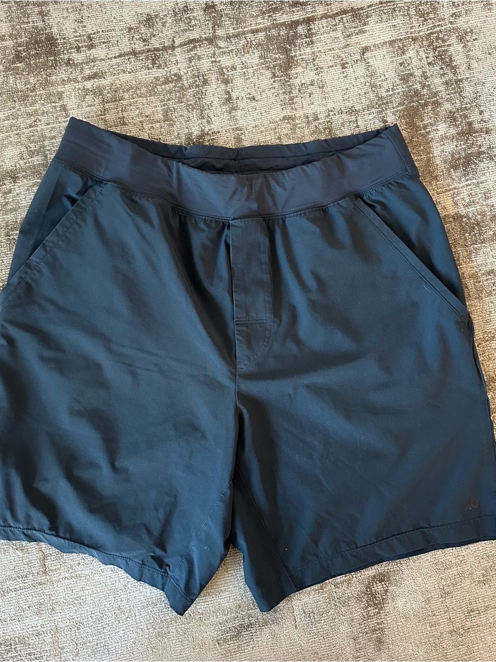 ALO Yoga Men's Workout shorts 7"